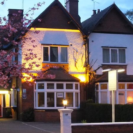 Chester House Guest House Bagian luar foto The former station building, now a private house