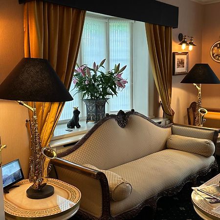 Chester House Guest House Bagian luar foto The interior of the hotel