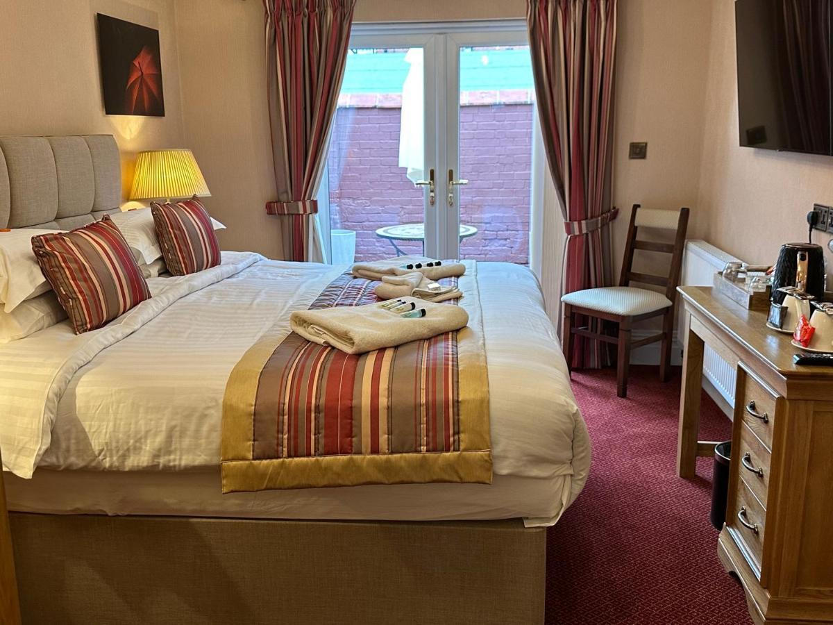 Chester House Guest House Bagian luar foto A bedroom at the hotel