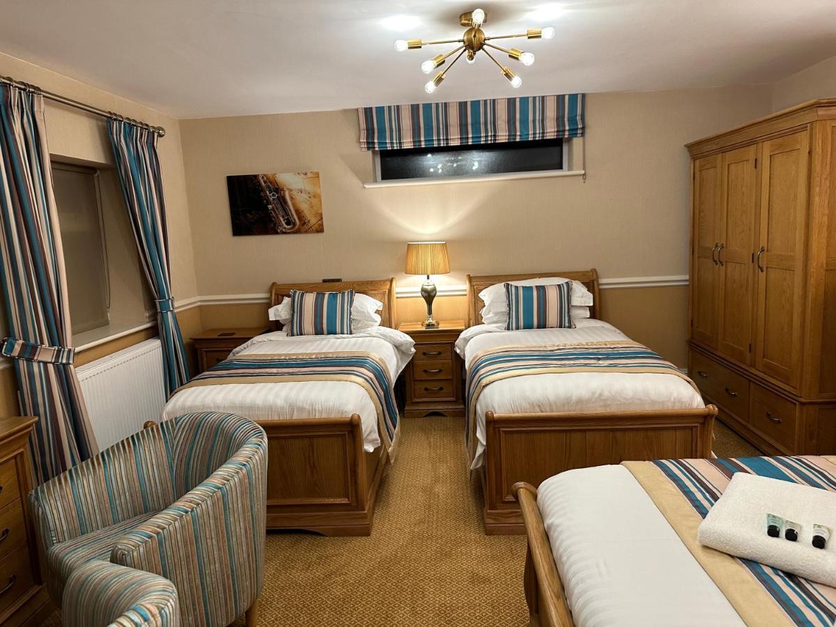Chester House Guest House Bagian luar foto The Old Post Office, Bilsborrow