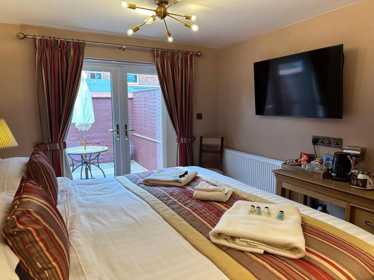Chester House Guest House Bagian luar foto A bedroom at the hotel