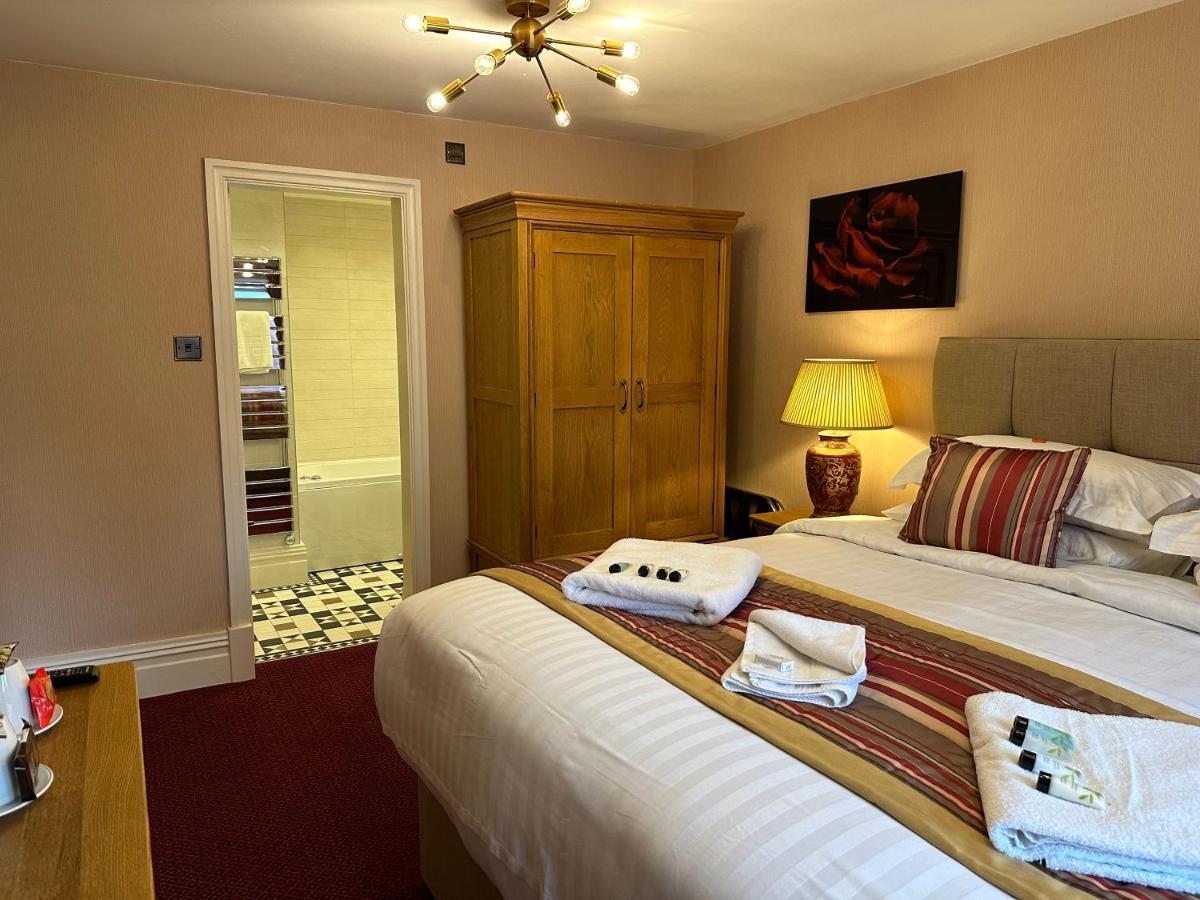Chester House Guest House Bagian luar foto A bedroom at the hotel