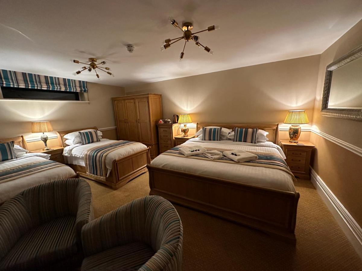 Chester House Guest House Bagian luar foto The Old Post Office, Bilsborrow