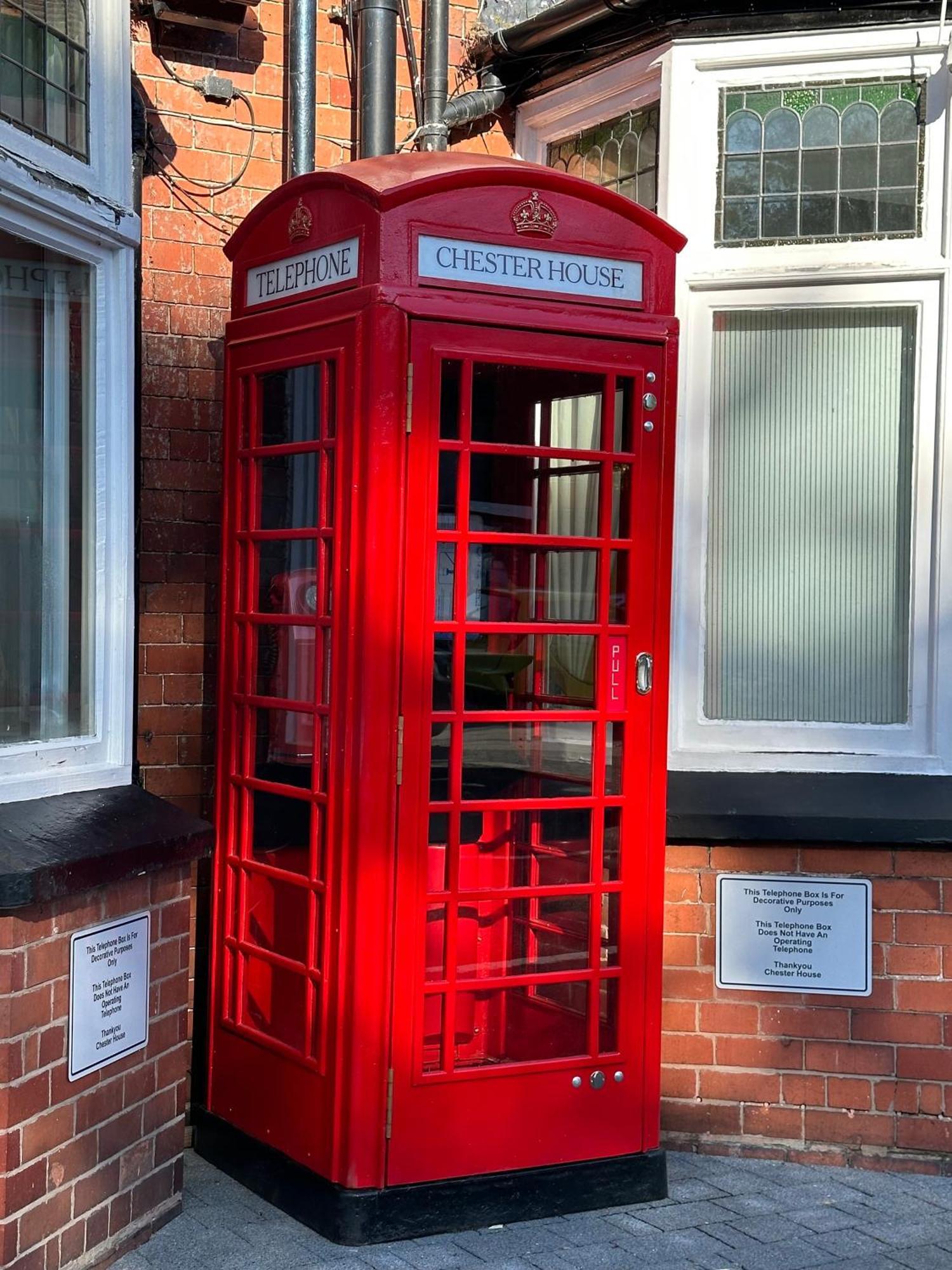 Chester House Guest House Bagian luar foto The telephone box at the former station