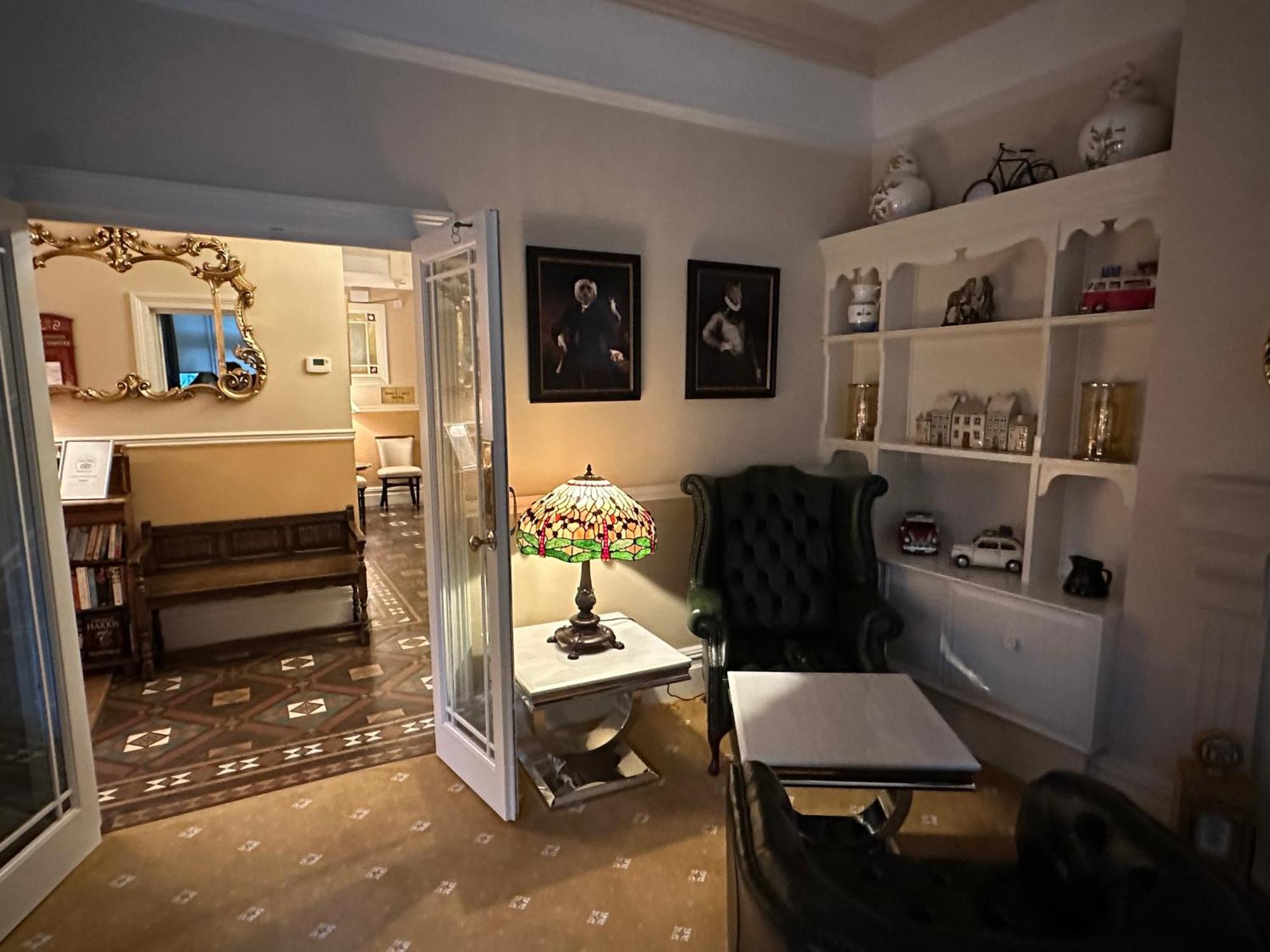 Chester House Guest House Bagian luar foto The interior of the home