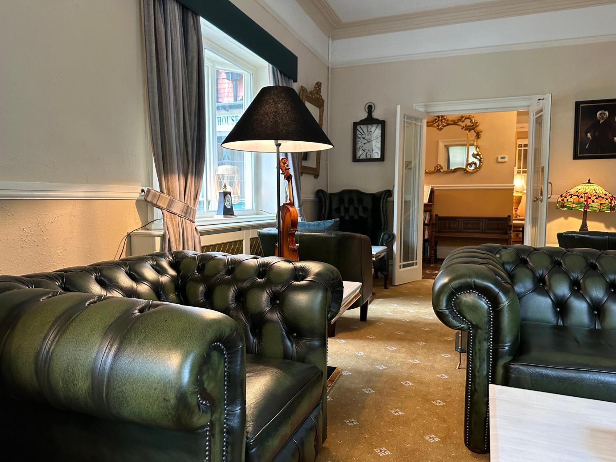 Chester House Guest House Bagian luar foto The interior of the hotel