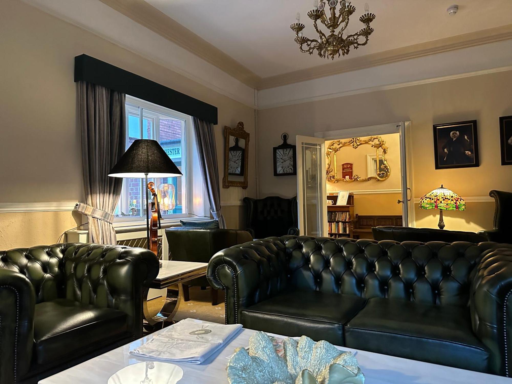 Chester House Guest House Bagian luar foto The interior of the hotel