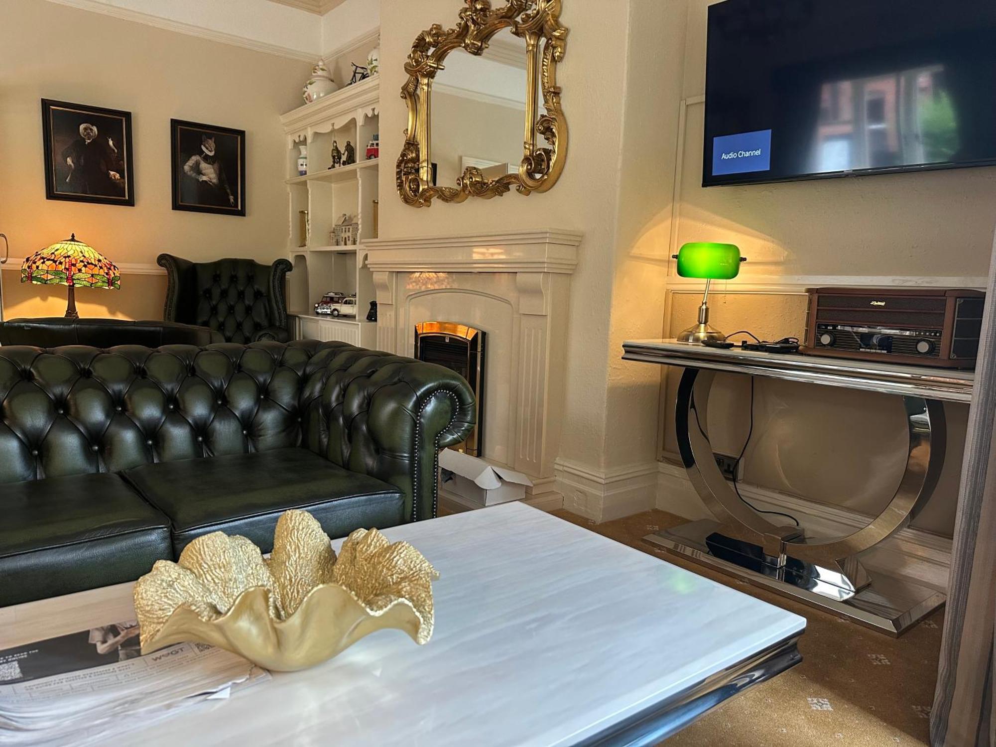 Chester House Guest House Bagian luar foto The interior of the hotel