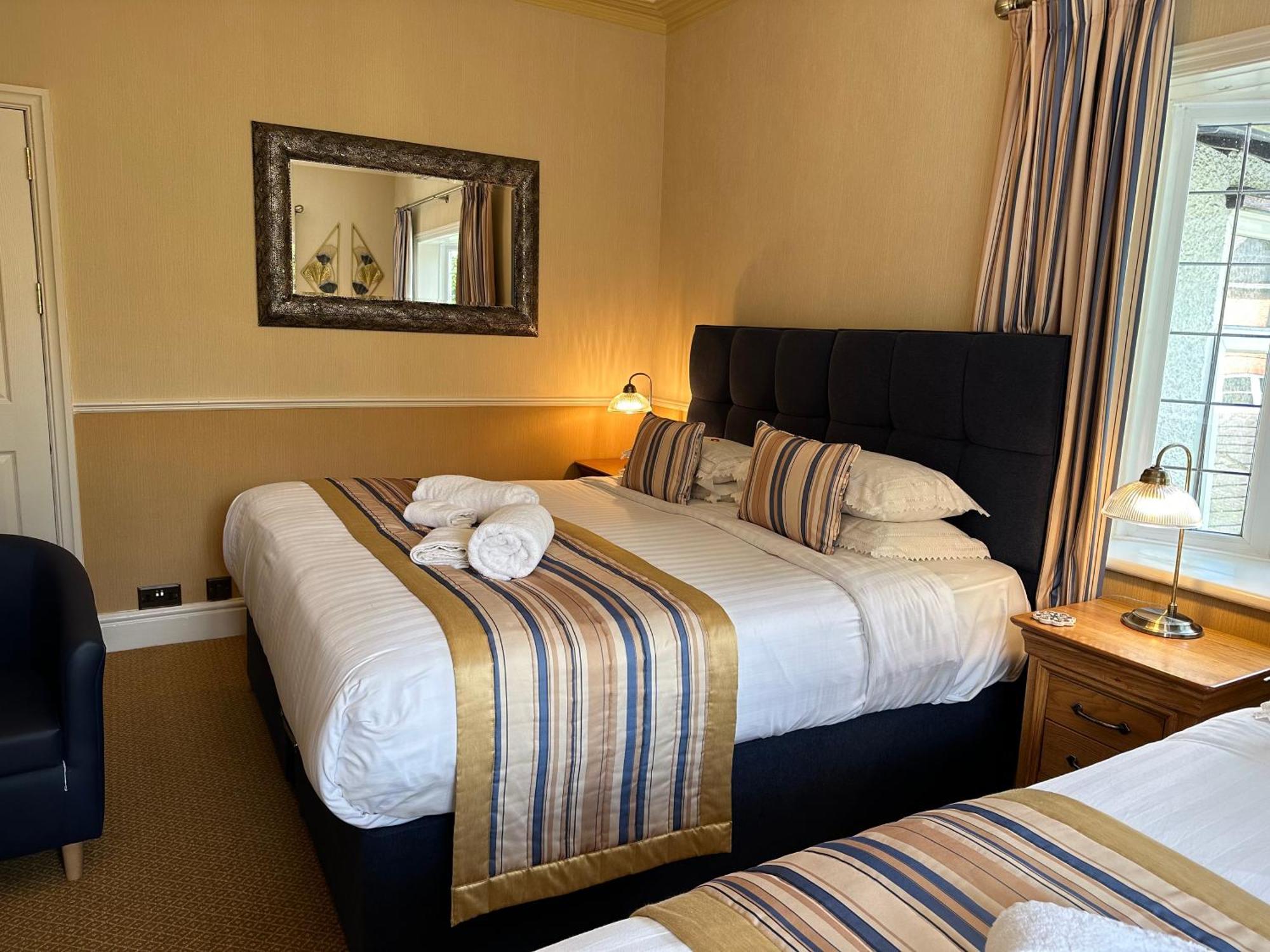 Chester House Guest House Bagian luar foto A bedroom at the hotel