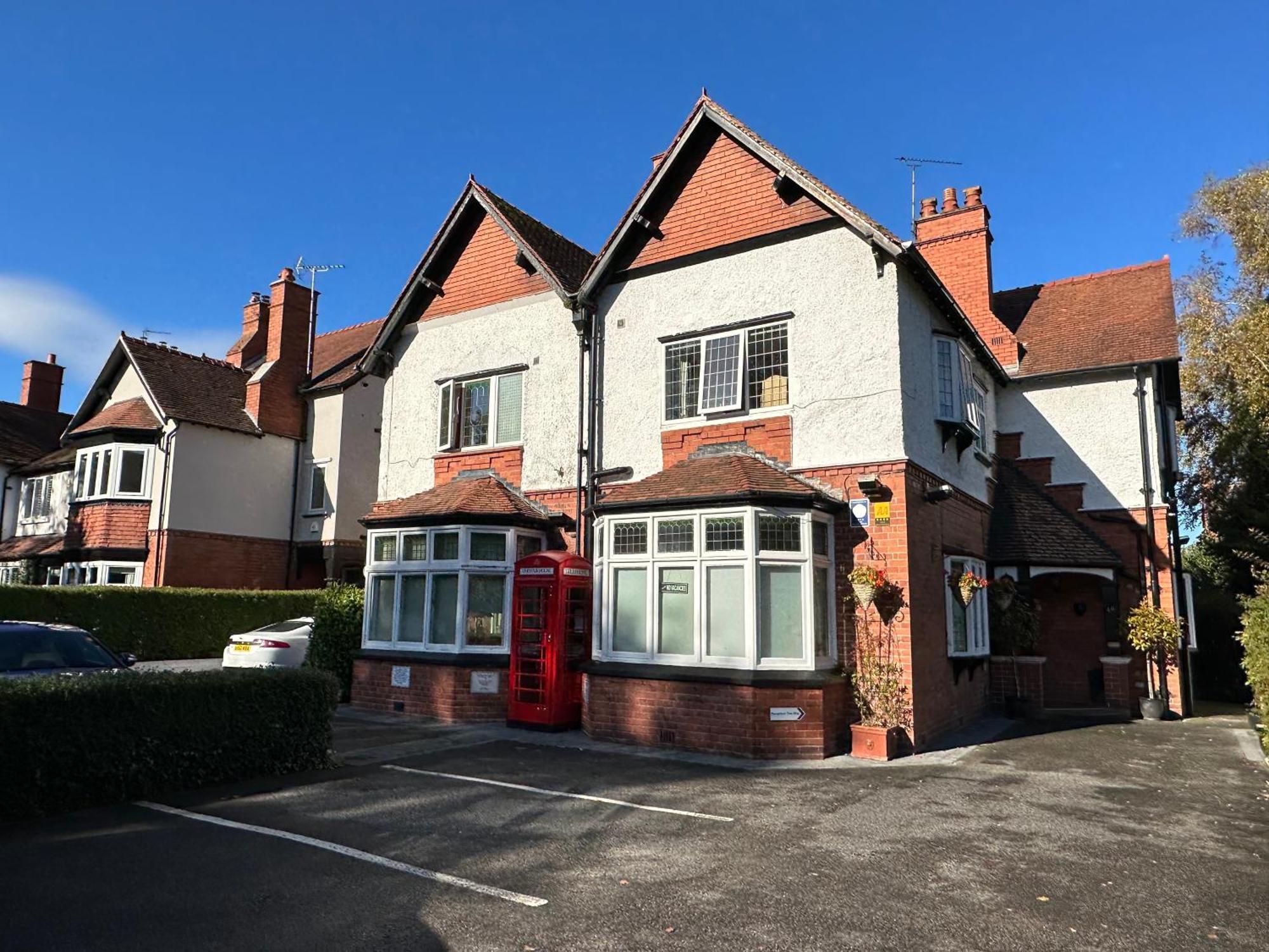 Chester House Guest House Bagian luar foto The former station building