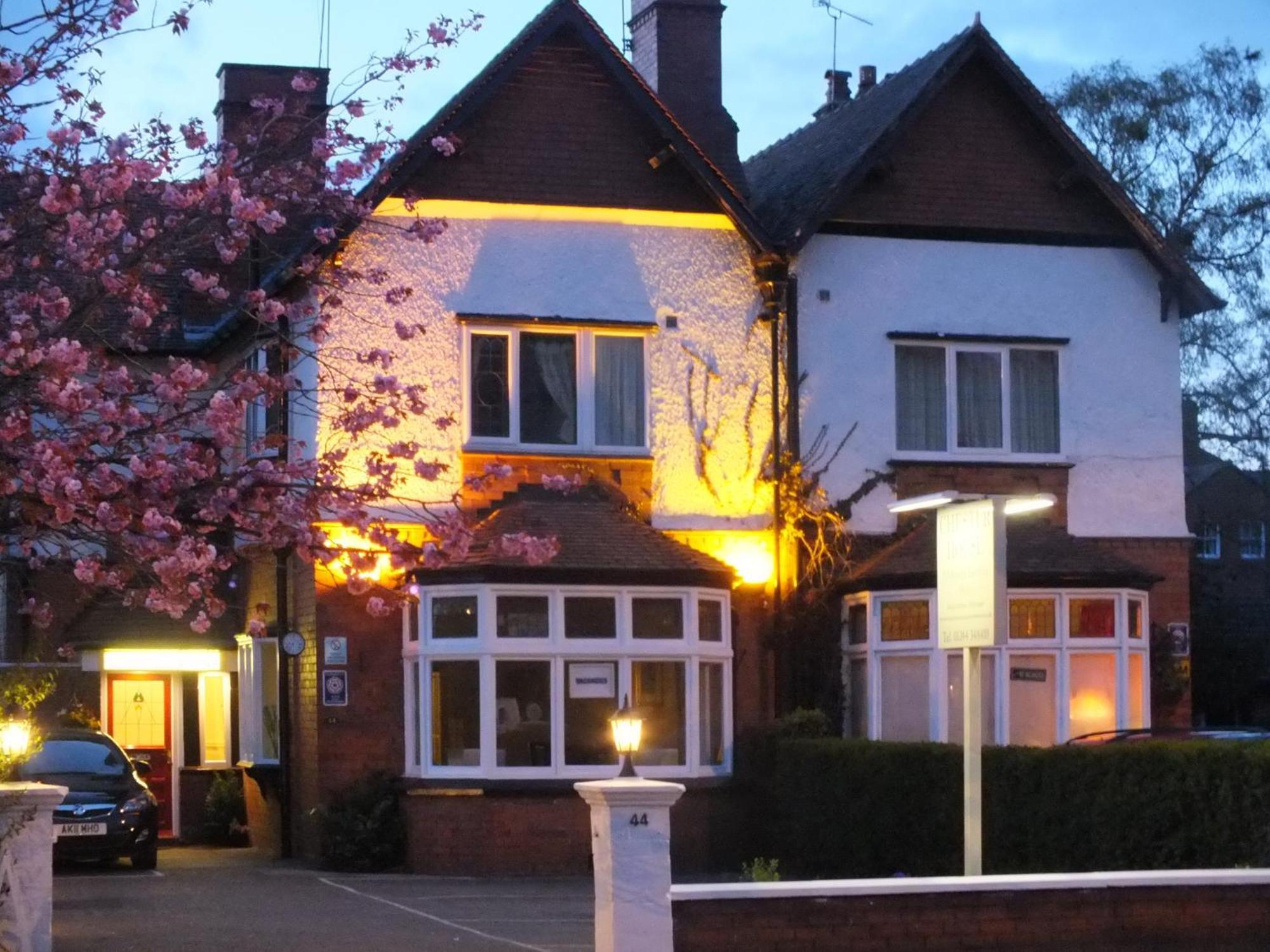 Chester House Guest House Bagian luar foto The former station building, now a private house