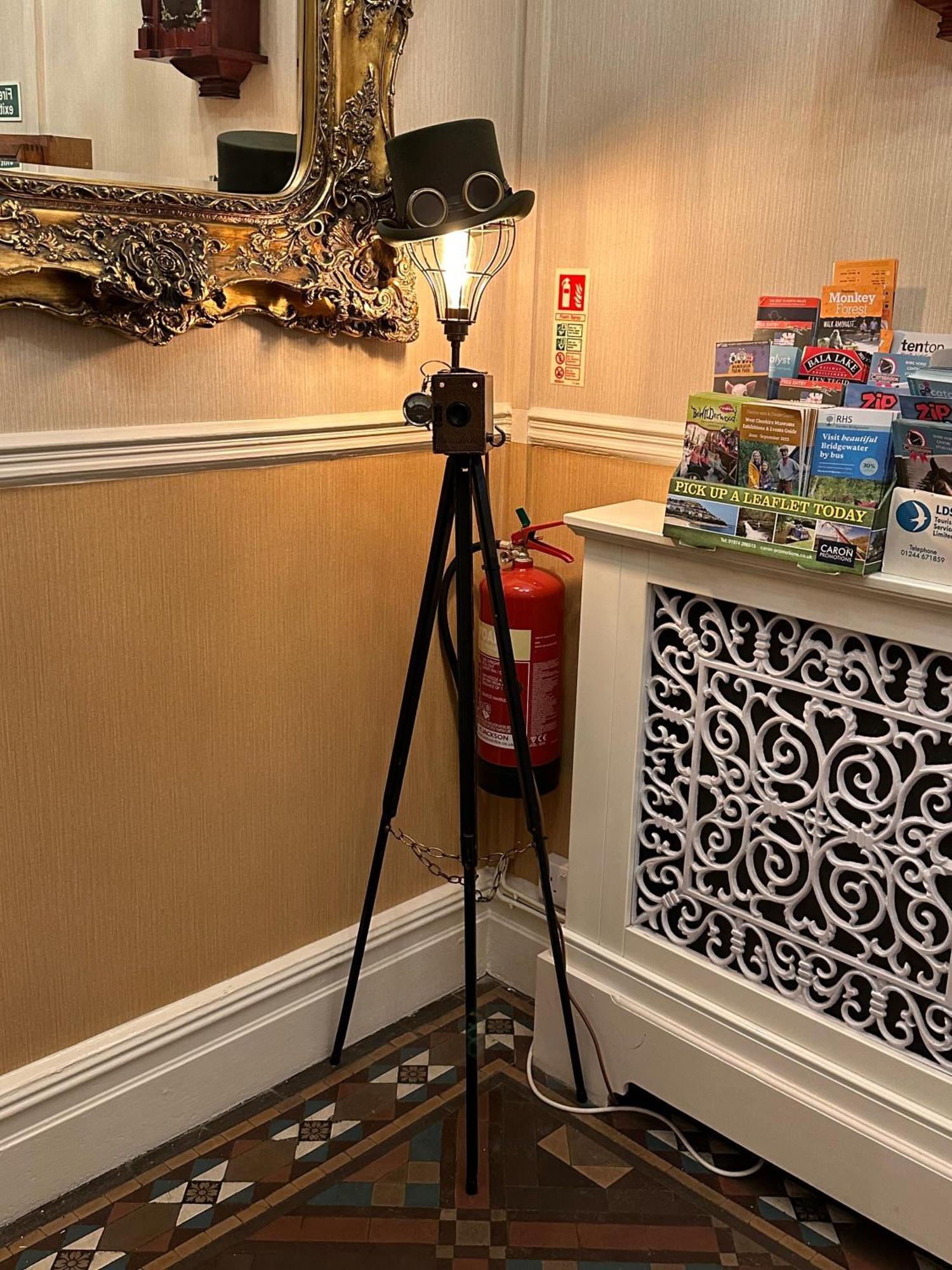 Chester House Guest House Bagian luar foto A tripod with a camera