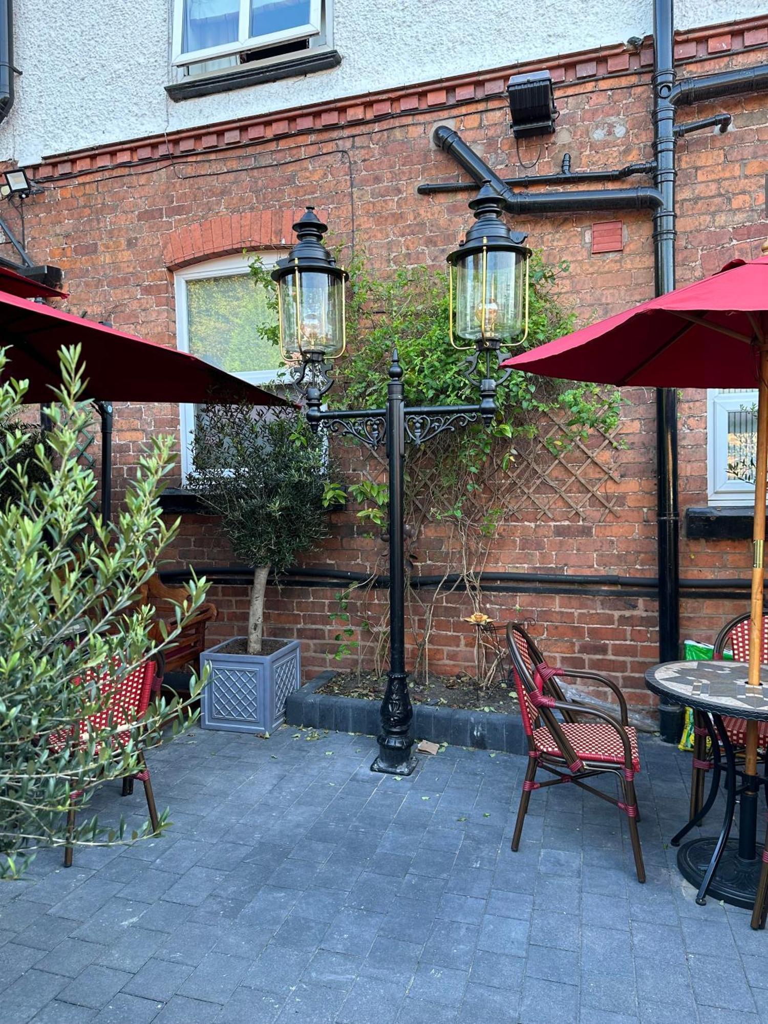 Chester House Guest House Bagian luar foto The courtyard at the Old Dispensary
