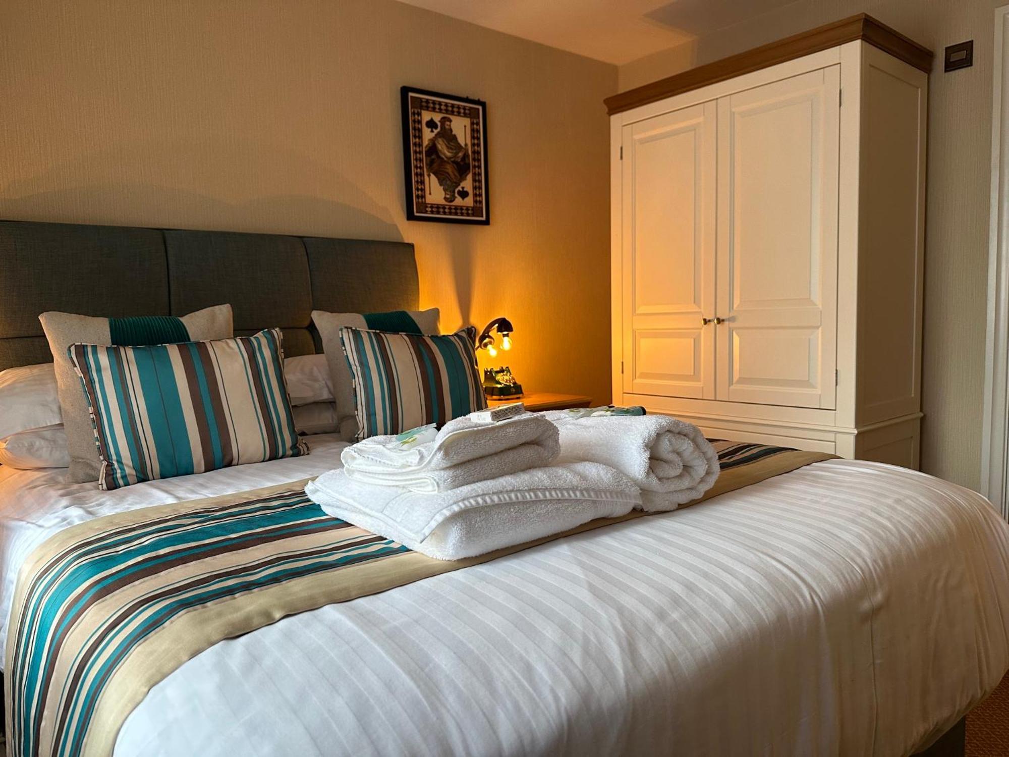 Chester House Guest House Bagian luar foto A bedroom at the hotel