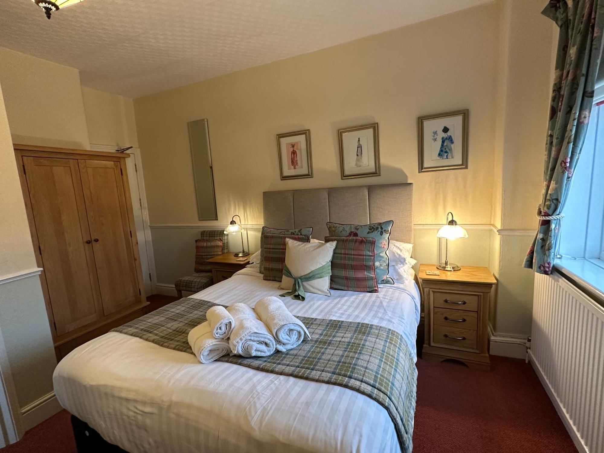 Chester House Guest House Bagian luar foto A bedroom at the hotel
