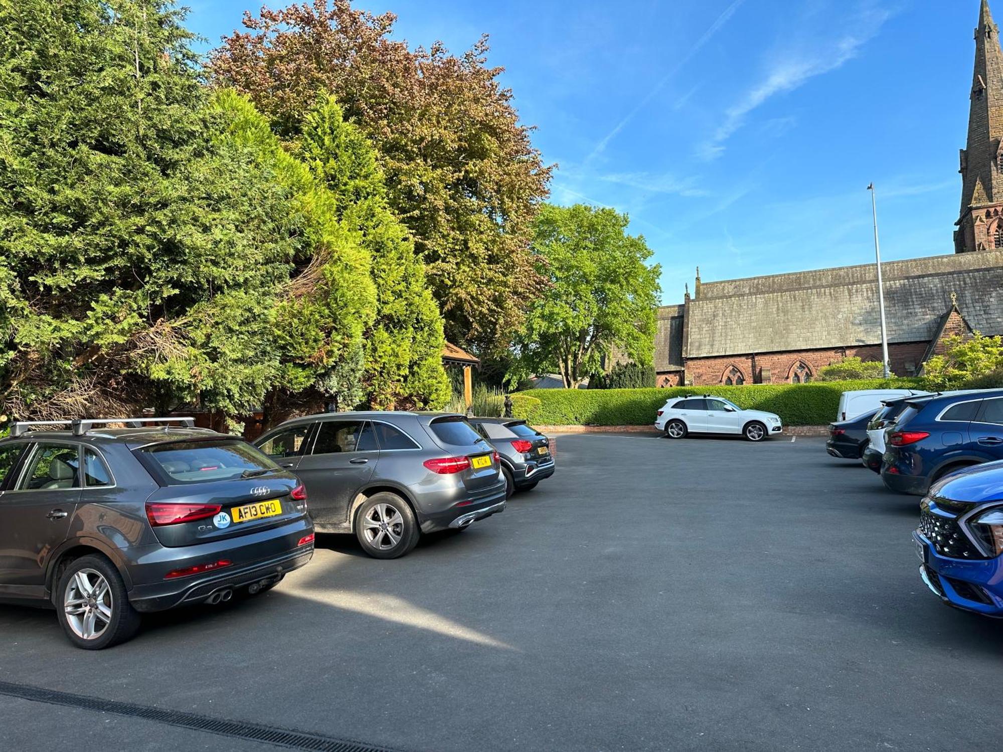Chester House Guest House Bagian luar foto The car park at St. Mary's Church, Macclesfield